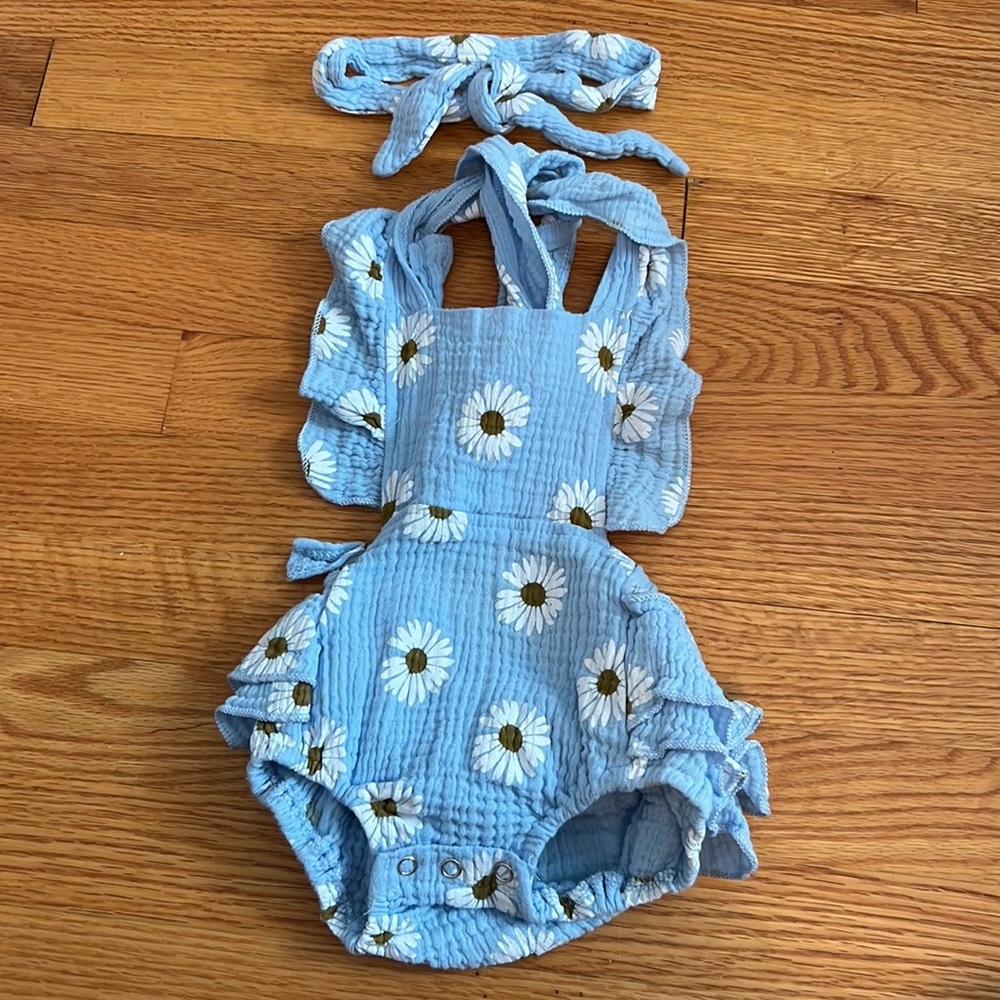 Baby girls outfit and matching bow